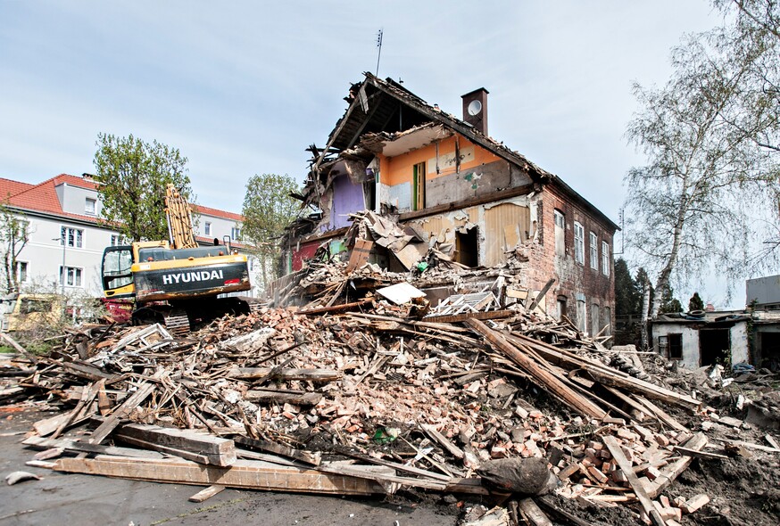 Elbląg, Trwa rozbiórka 120-letniego budynku