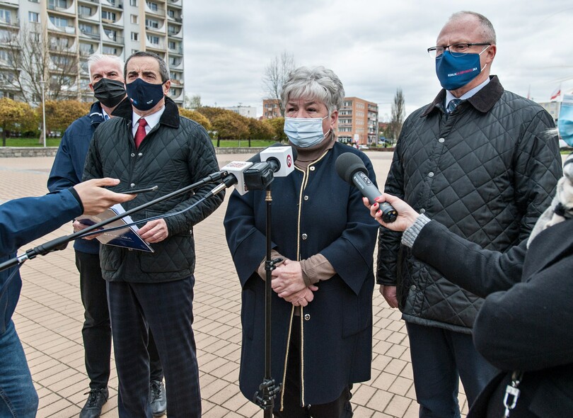 Elbląg, W konferencji wzięli udział (od lewej): Antoni Czyżyk, Jerzy Wcisła, Elżbieta Gelert i Jacek Protas