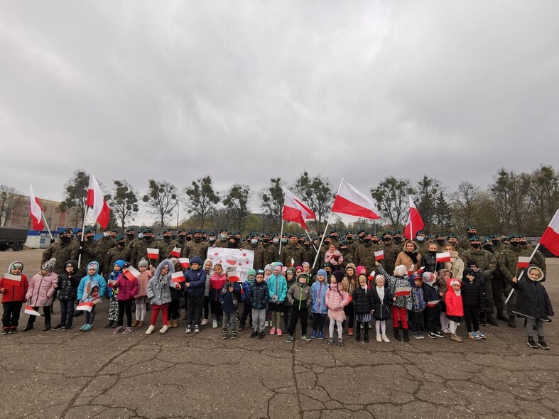 „Żywa” lekcja patriotyzmu w Przedszkolu i Żłobku Mały Europejczyk w Elblągu