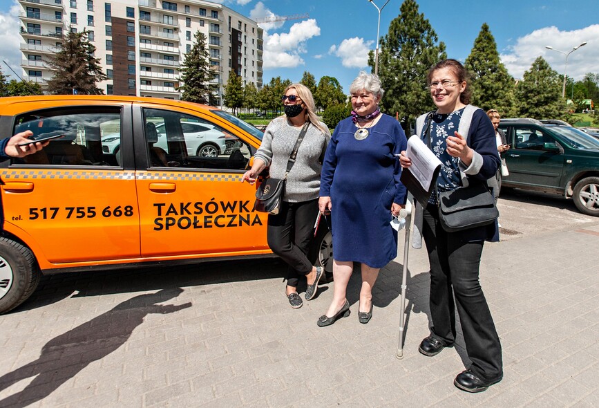 Elbląg, O projekcie taksówki społecznej opowiadały (od lewej): Iwona Nowik, Elżbieta Gelert i Beata Kuczawska