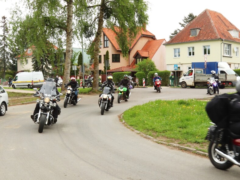 Elbląg, W hołdzie poległym kolegom