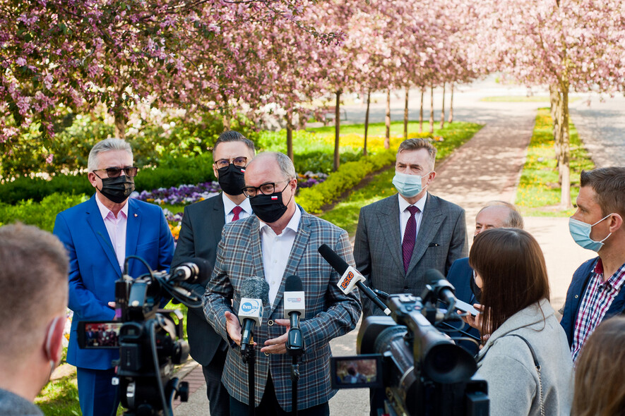 Elbląg, W konferencji prasowej wzięli udział (od lewej): Janusz Nowak, Marcin Kulasek, Włodzimierz Czarzasty, Dariusz Wieczorek i Władysław Mańkut Elbląg, W konferencji prasowej wzięli udział (od lewej): Janusz Nowak, Marcin Kulasek, Włodzimierz Czarzasty, Dariusz Wieczorek i Władysław Mańkut