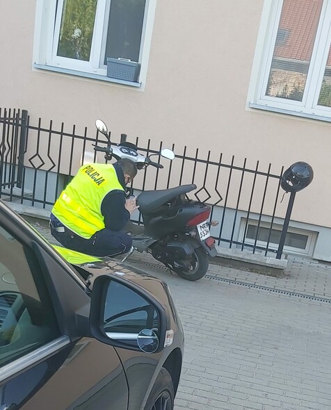 Elbląg, Na widok policjantów zawrócił. Pijany, kradzionym skuterem... Elbląg, Na widok policjantów zawrócił. Pijany, kradzionym skuterem...