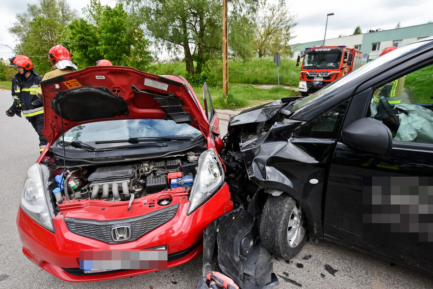 Elbląg, Wypadek na ul. Marymonckiej, dwie osoby w szpitalu Elbląg, Wypadek na ul. Marymonckiej, dwie osoby w szpitalu