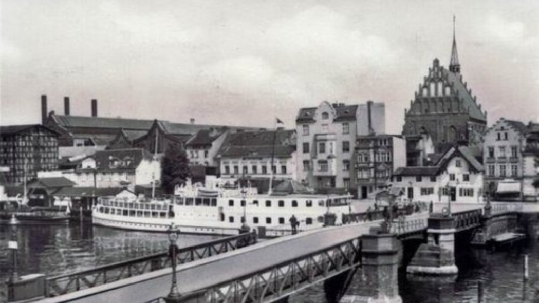 Elbląg, Widok na most zwodzony i przystań statków parowych przed wojną