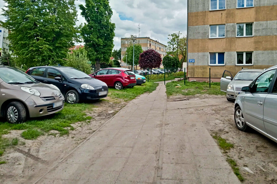 Elbląg, "Chodnik jest, przejścia nie ma" Elbląg, "Chodnik jest, przejścia nie ma"