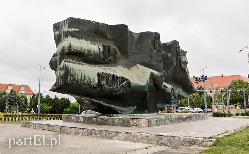 Elbląg, Autorem Pomnika Odrodzenia jest krakowski artysta Jan Siek Elbląg, Autorem Pomnika Odrodzenia jest krakowski artysta Jan Siek