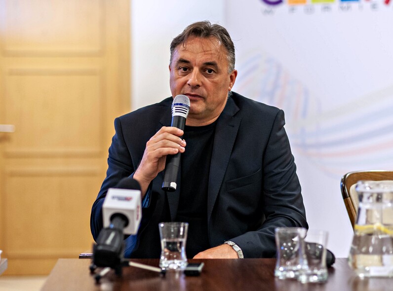 Elbląg, Trener dyrektorem sportowym Elbląg, Trener dyrektorem sportowym