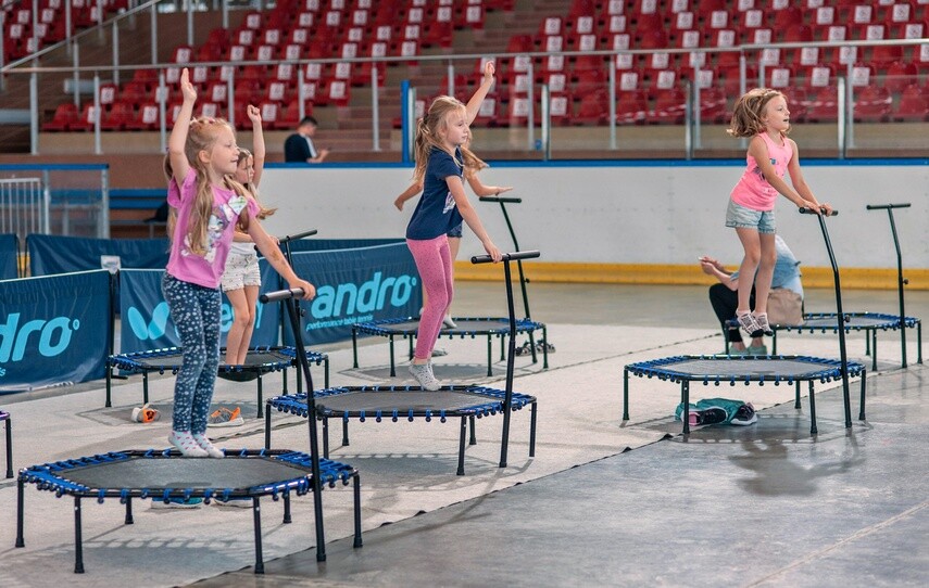 Elbląg, Wakacje z MOSiR: Trampoliny mają wzięcie Elbląg, Wakacje z MOSiR: Trampoliny mają wzięcie