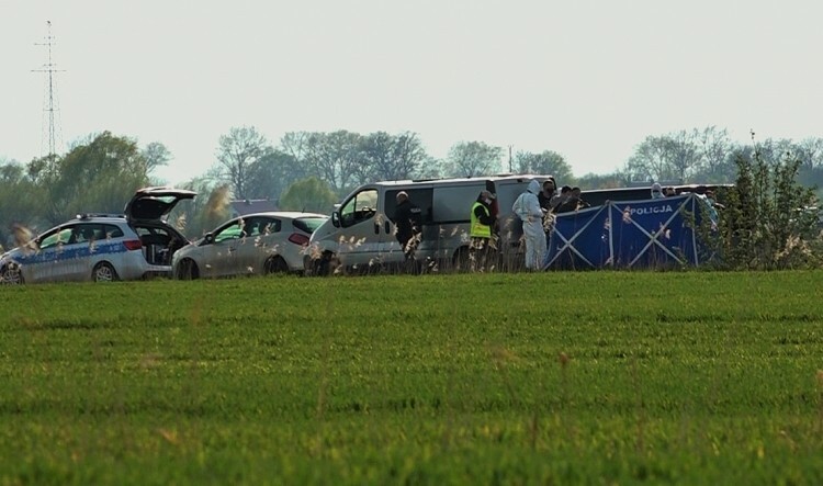 Elbląg, Do zbrodni doszlo wiosną ubiegłego roku. Poćwiartowane ciało kobiety znaleziono porozrzucane na polu koło Nowego Dworu Gdańskiego Elbląg, Do zbrodni doszlo wiosną ubiegłego roku. Poćwiartowane ciało kobiety znaleziono porozrzucane na polu koło Nowego Dworu Gdańskiego