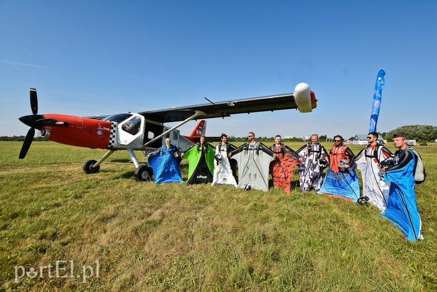 Elbląg, W ubiegłym roku skoczkowie wingsuit bili w Elblągu rekord Polski