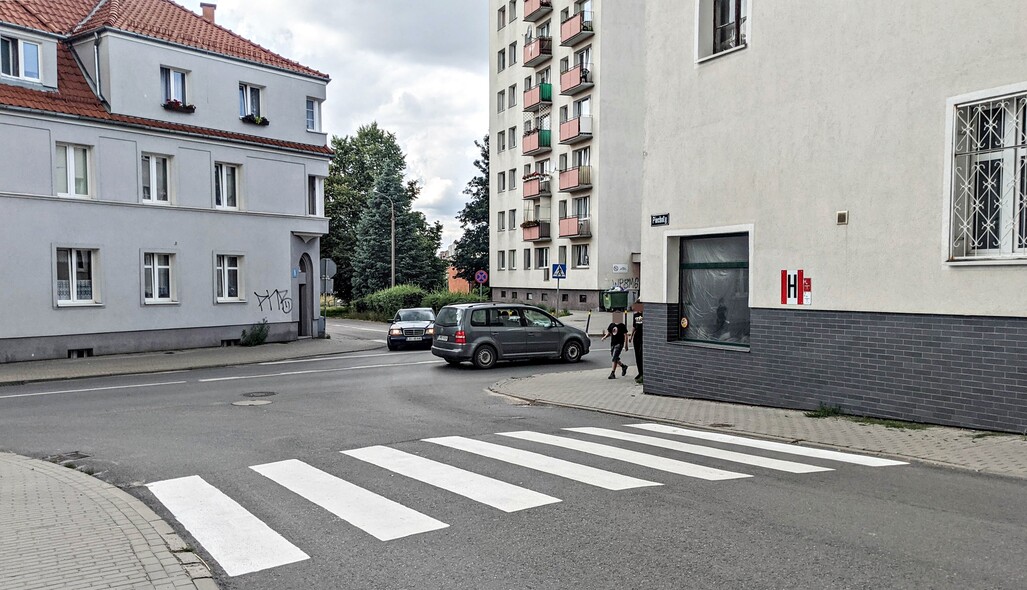 Elbląg, Na ul. Piechoty wreszcie powstało przejście dla pieszych Elbląg, Na ul. Piechoty wreszcie powstało przejście dla pieszych