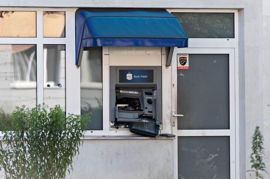 Elbląg, Wysadzili bankomat przy Wiejskiej Elbląg, Wysadzili bankomat przy Wiejskiej