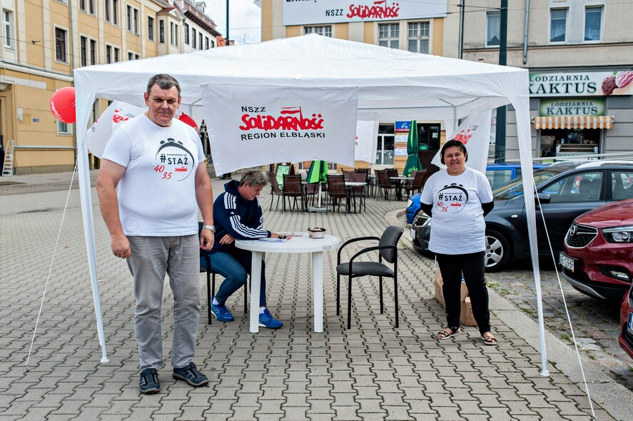 Elbląg, Związkowcy zbierali podpisy na Placu Słowiańskim,