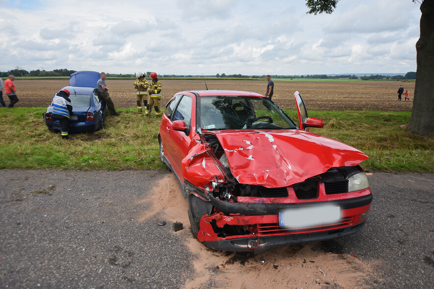 Elbląg, Wypadek 3 pojazdów pod Jelonkami, dwie osoby w szpitalu, sprawca zbiegł Elbląg, Wypadek 3 pojazdów pod Jelonkami, dwie osoby w szpitalu, sprawca zbiegł