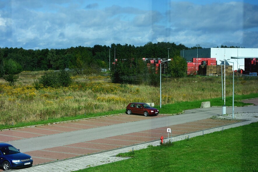 Elbląg, Ta działka przy Centrum Logistycznym Grupy Żywiec (z lewej strony drogi) ma być sprzedana inwestorowi