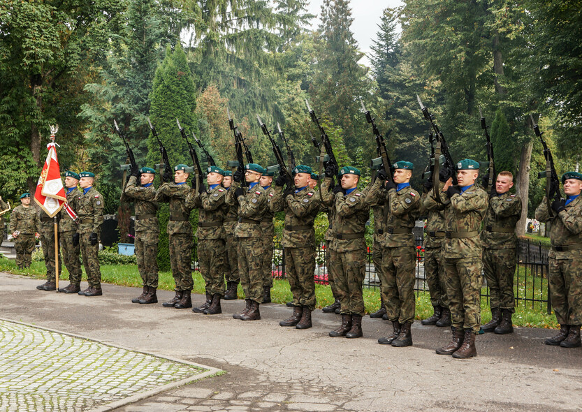 Elbląg, Żołnierze uczcili pamięć ofiar salwą honorowoą Elbląg, Żołnierze uczcili pamięć ofiar salwą honorowoą