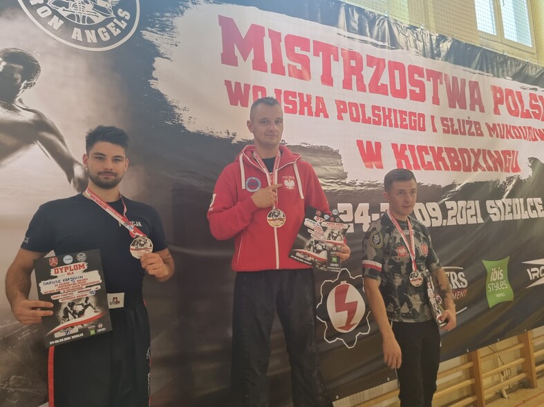 Elbląg, Adfrina Durma (w środku) zdobył dwa tytuły mistrza Polski Elbląg, Adfrina Durma (w środku) zdobył dwa tytuły mistrza Polski