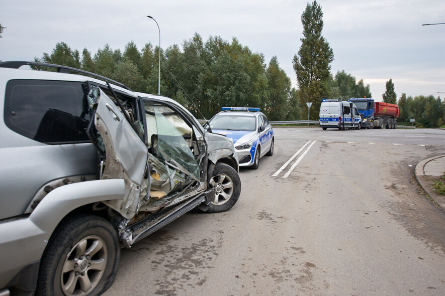 Elbląg, Ciężarówka uderzyła w toyotę. Trasa Unii Europejskiej była zablokowana