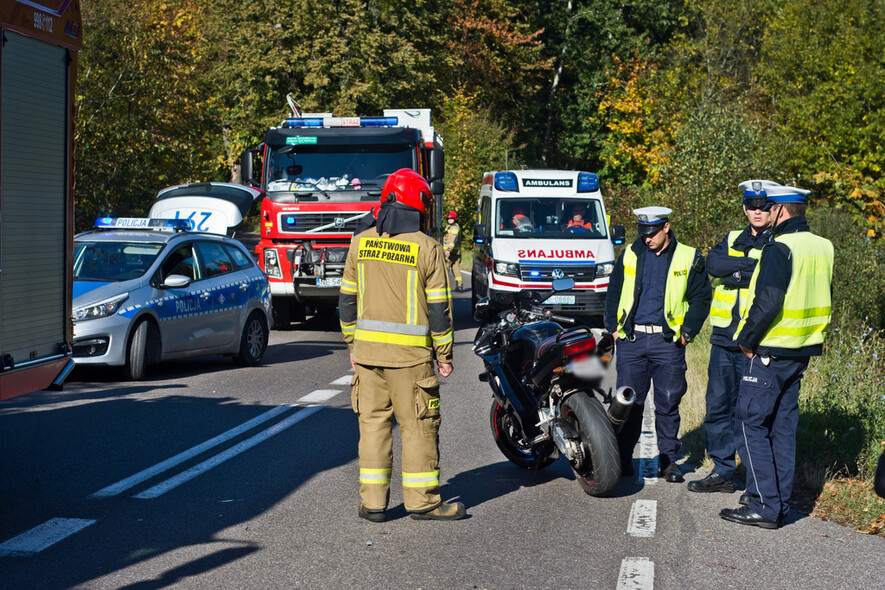 Elbląg, Zderzenie motocyklisty z peugeotem za Dębicą