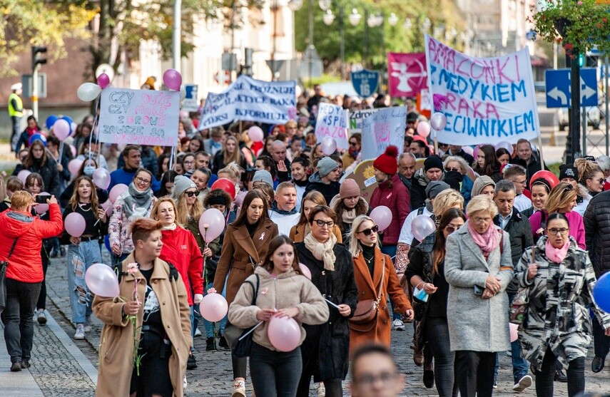 Elbląg, Kochają życie i pokazują to innym. Marsz Amazonek w Elblągu