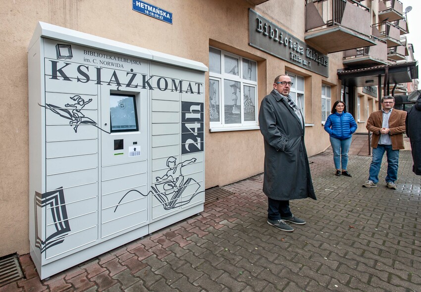 Elbląg, Jacek Nowiński, dyrektor Biblioteki Elbląskiej i książkomat