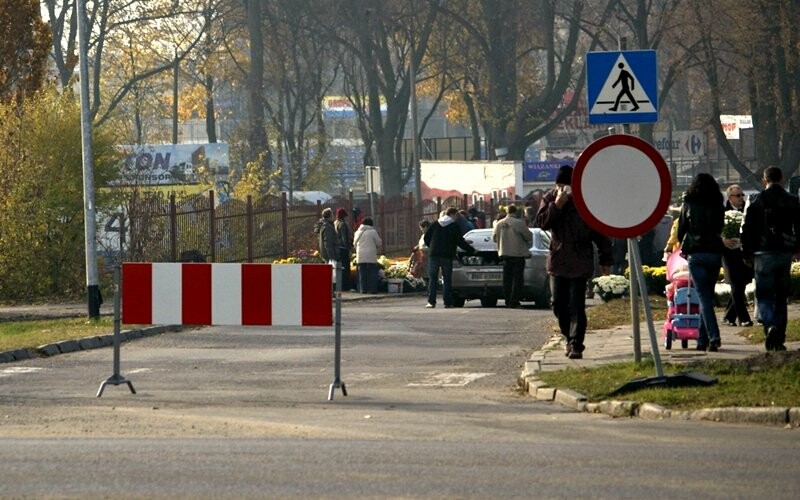 Elbląg, Komunikacja i organizacja ruchu w okresie Wszystkich Świętych