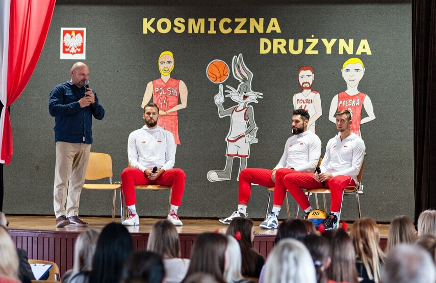 Elbląg, Reprezentanci Polski w koszykówce 3x3 spotkali się z elbląskimi uczniami