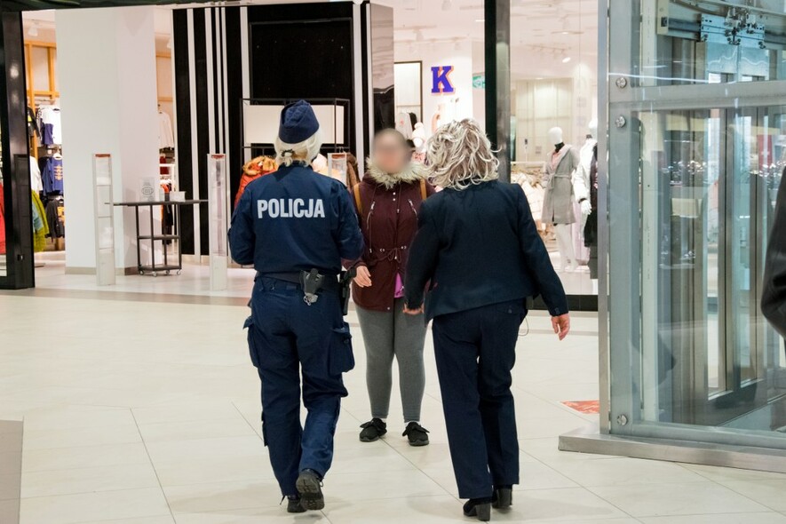 Elbląg, Policjanci przypominają o maseczkach. Są pouczenia i mandaty