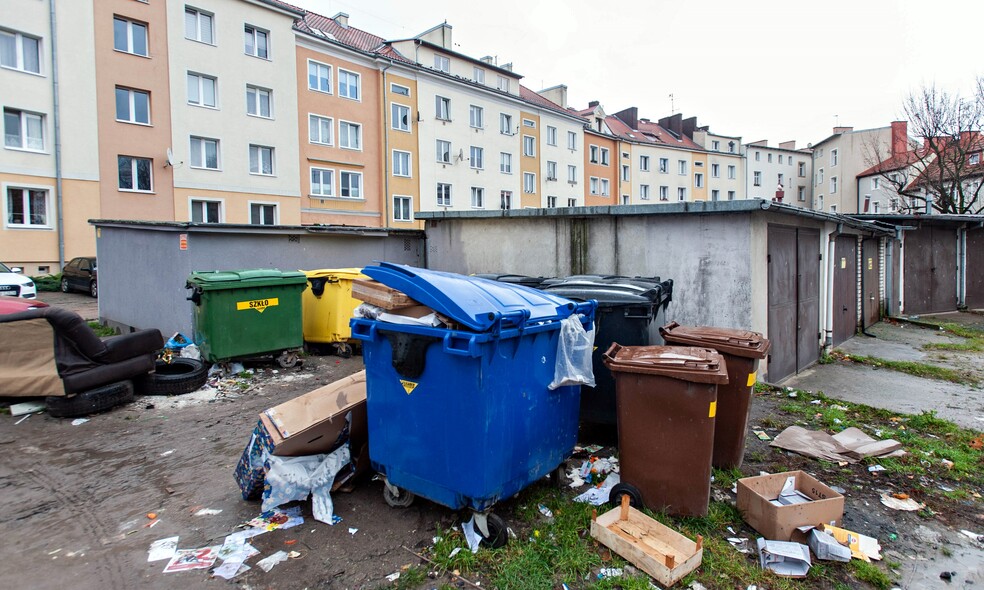 Elbląg, Podwórko przy Ratuszowej/Trybunalskiej/12 Lutego, 8 listopada 2021. Elbląg, Podwórko przy Ratuszowej/Trybunalskiej/12 Lutego, 8 listopada 2021.