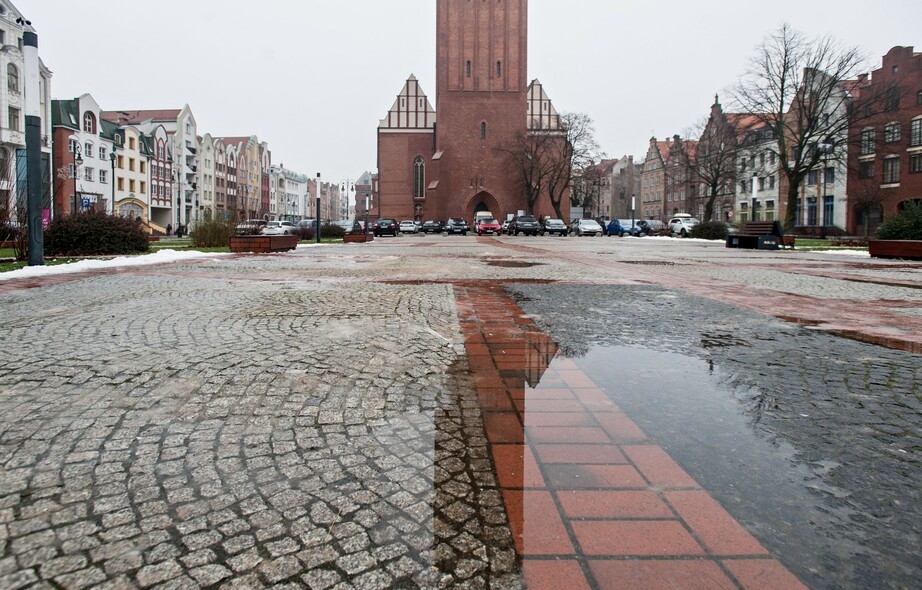 Elbląg, Plac Katedralny pełen nierówności