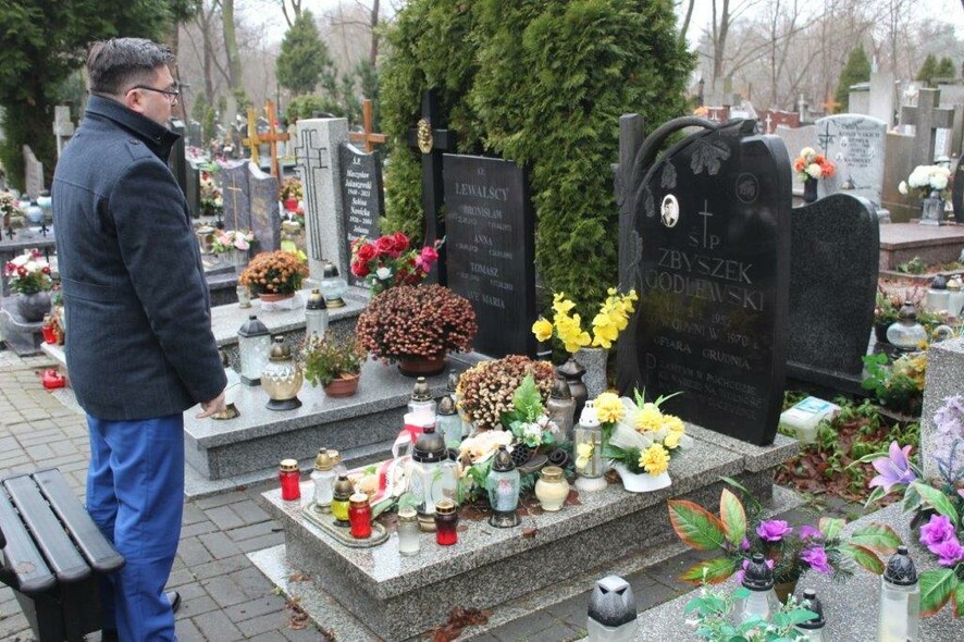 Elbląg, Znicze na grobach Elblążan poległych w grudniu 1970 roku Elbląg, Znicze na grobach Elblążan poległych w grudniu 1970 roku