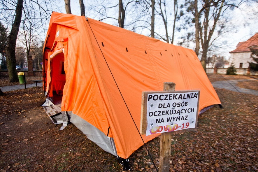 Elbląg, Codziennie umiera ponad 500 osób z koronawirusem