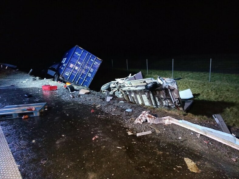 Elbląg, Wypadli z S7, jedna osoba ranna Elbląg, Wypadli z S7, jedna osoba ranna