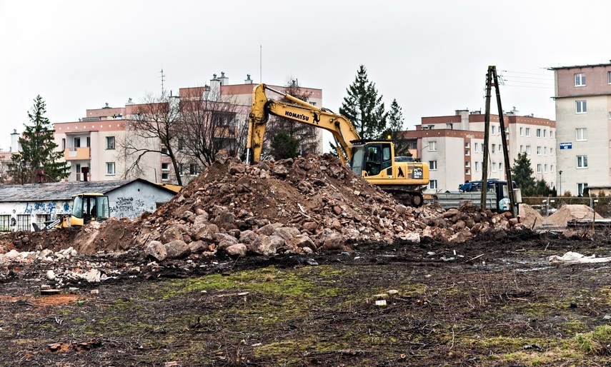 Elbląg, Rozbierają stare budynki, wkrótce ruszy budowa marketu