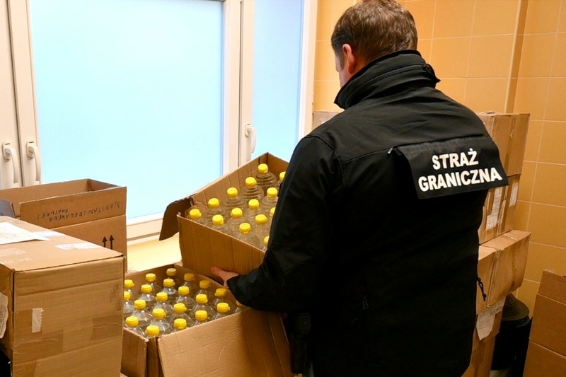 Elbląg, 700 litrów nielegalnego alkoholu trafiło do elbląskiego szpitala Elbląg, 700 litrów nielegalnego alkoholu trafiło do elbląskiego szpitala