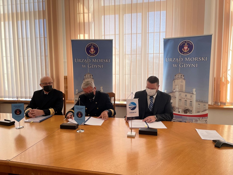 Elbląg, Umowę na budowę pogłębiarki podpisano w Urzędzie Morskim w Gdyni