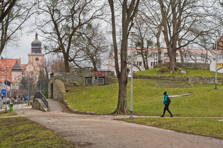 Elbląg, Grota bardziej kulturalna