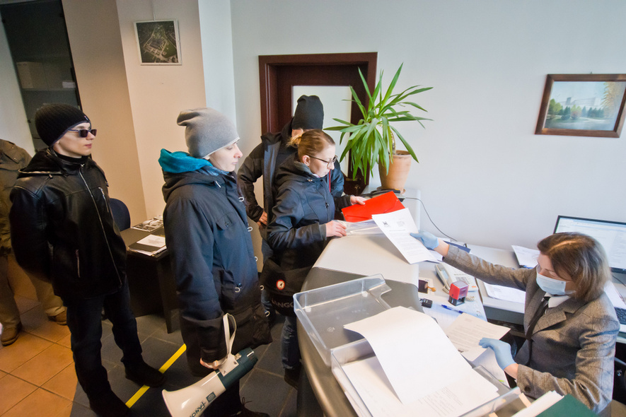 Elbląg, Uczestniczy protestu składają pismo w sekretariacie WSzZ w Elblągu, Elbląg, Uczestniczy protestu składają pismo w sekretariacie WSzZ w Elblągu,