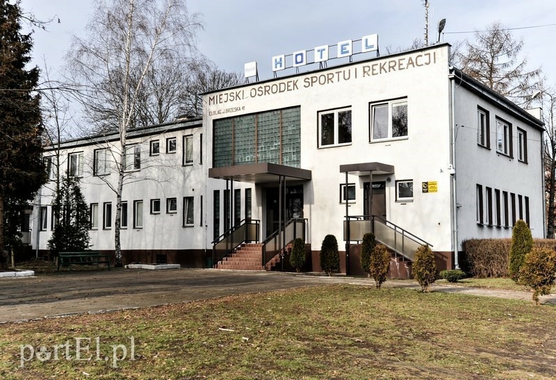 Elbląg, Były hotel Stadion pod młotek