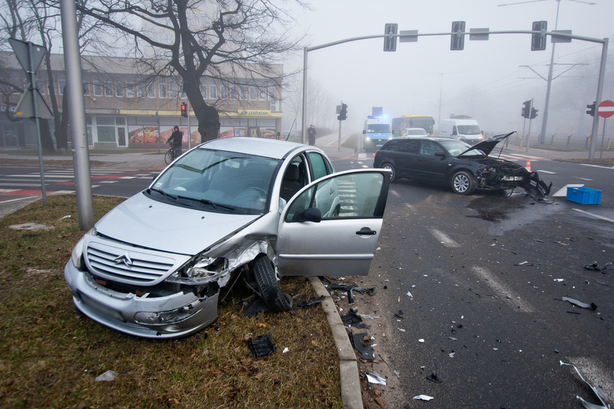 Elbląg, Zderzenie audi z citroenem na ul. Płk. Dąbka Elbląg, Zderzenie audi z citroenem na ul. Płk. Dąbka