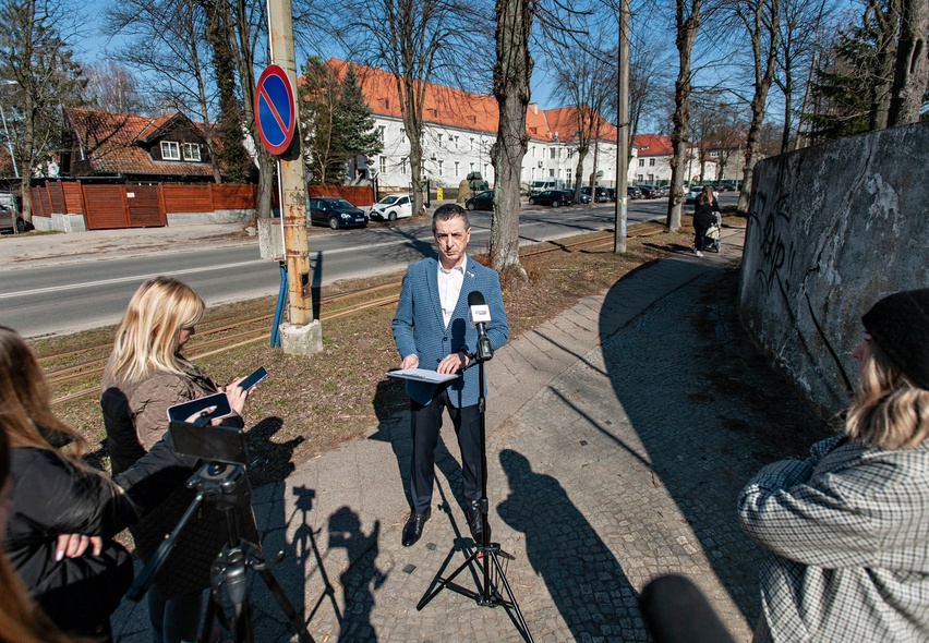 Elbląg, Senator Wcisła: należy wstrzymać sprzedaż Lotosu węgierskiej firmie