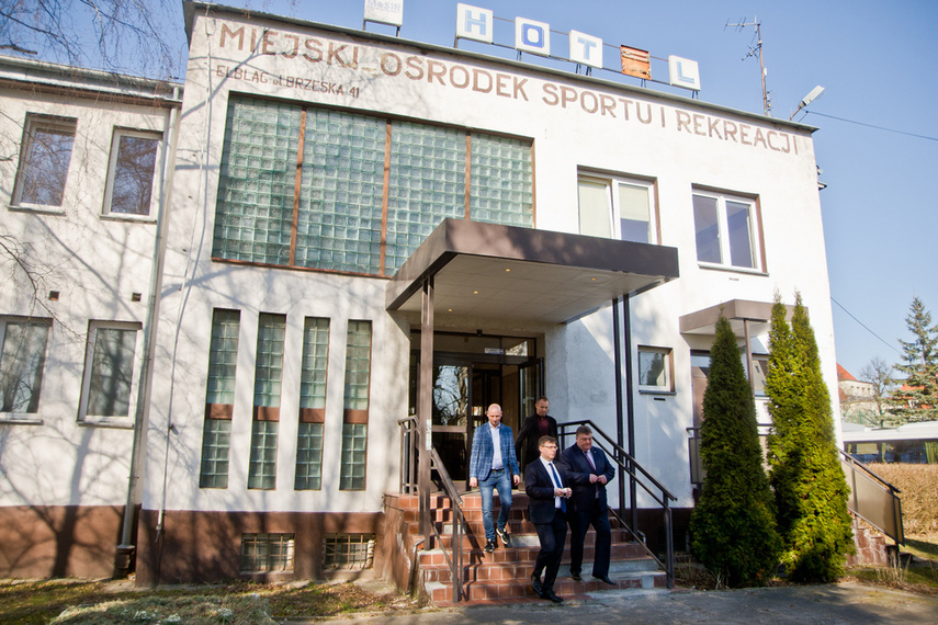 Elbląg, Znaleźli schronienie w byłym hotelu przy Brzeskiej Elbląg, Znaleźli schronienie w byłym hotelu przy Brzeskiej