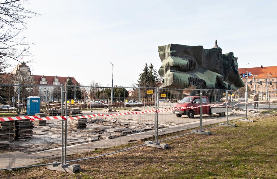 Elbląg, Odrodzenie pomnika