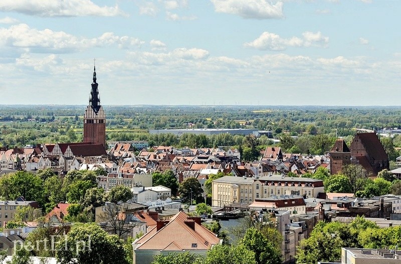 Elbląg, Prima aprilis, czyli czas się wytłumaczyć