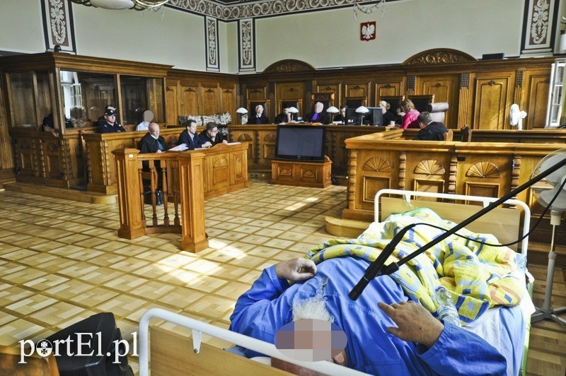 Elbląg, Jan. R. ze względu na stan zdrowia uczestniczył w rozprawie na łóżku leczniczym, Elbląg, Jan. R. ze względu na stan zdrowia uczestniczył w rozprawie na łóżku leczniczym,