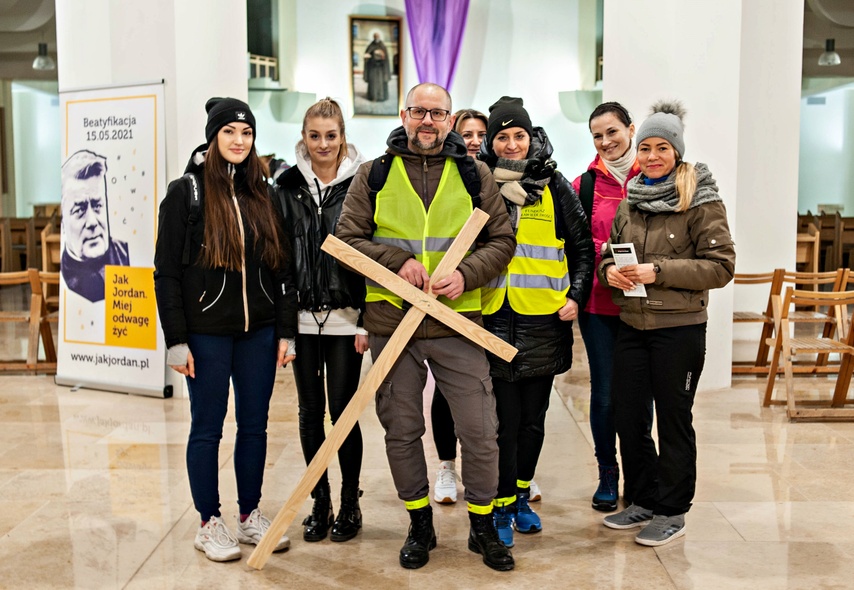 Elbląg, Grupa wiernych przed wyjściem na Ekstremalną Drogę Krzyżową Elbląg, Grupa wiernych przed wyjściem na Ekstremalną Drogę Krzyżową