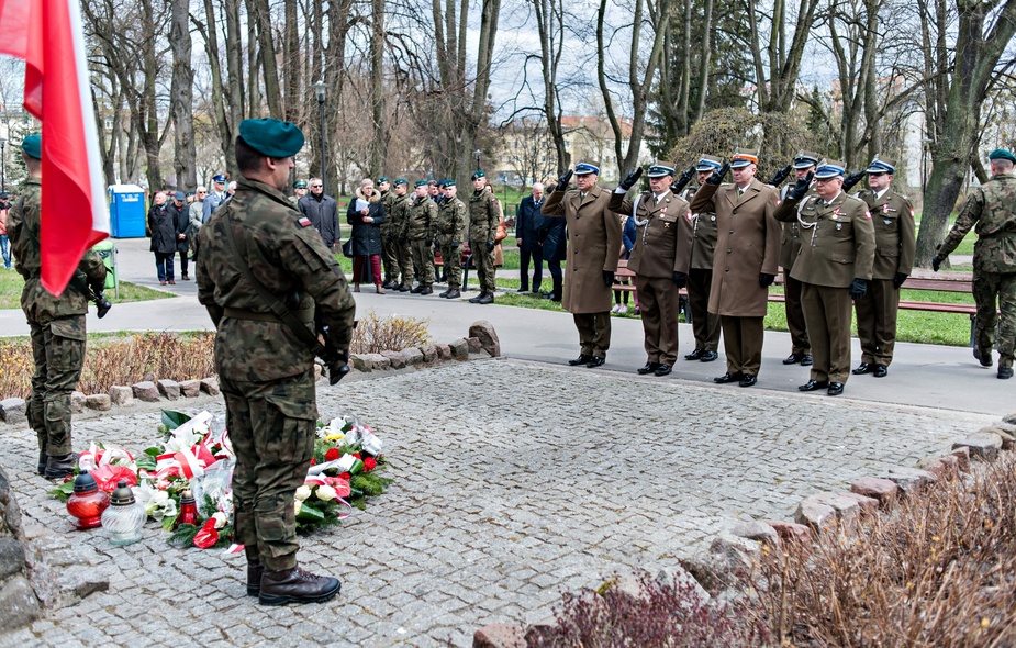 Elbląg, Uroczystości rocznicowe pod Obeliskiem Związku Inwalidów Wojennych, Elbląg, Uroczystości rocznicowe pod Obeliskiem Związku Inwalidów Wojennych,