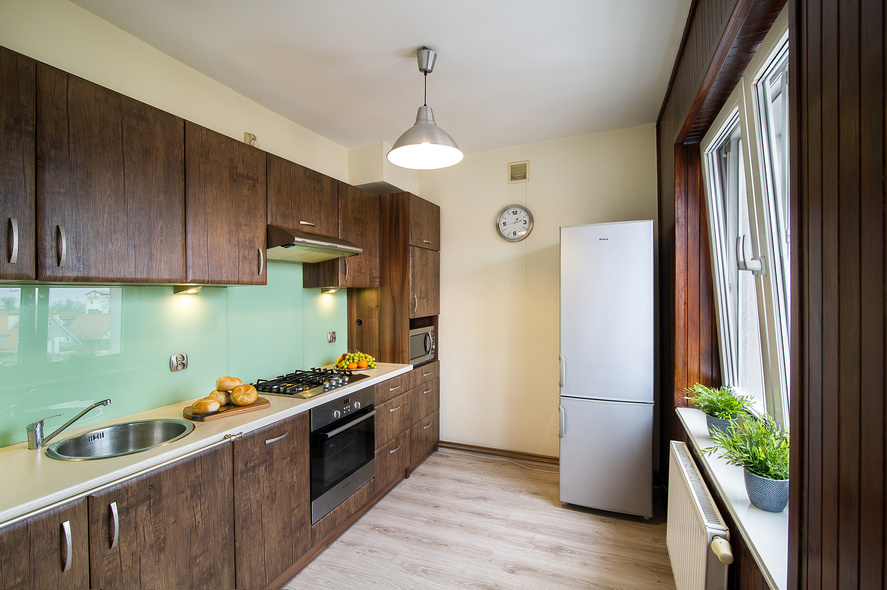 Przykład udanego home stagingu w łazience. Zdjęcia po... Przykład udanego home stagingu w łazience. Zdjęcia po...