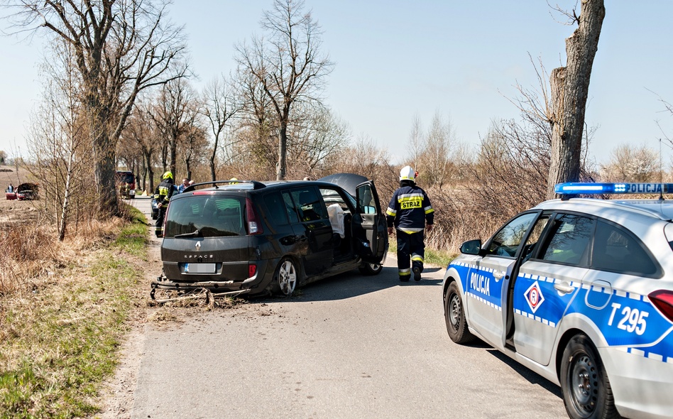 Elbląg, Zderzenie w Łęczu, kierowca uciekł Elbląg, Zderzenie w Łęczu, kierowca uciekł